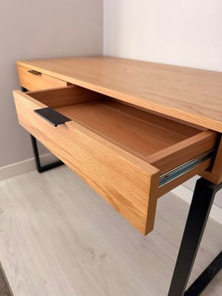 Escritorio madera y metal negro
