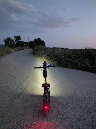 Patinete Eléctrico Negro con Asiento