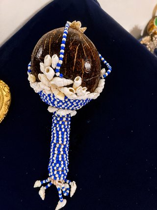 Maraca de Yemayá conchas y cuentas
