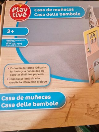Casa de muñecas de madera