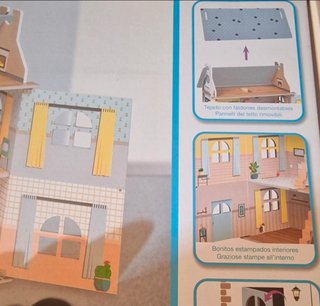 Casa de muñecas de madera