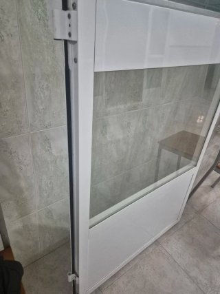 Puerta aluminio con cristal