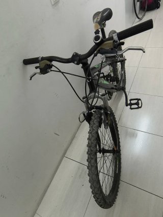 Bicicleta infantil negra