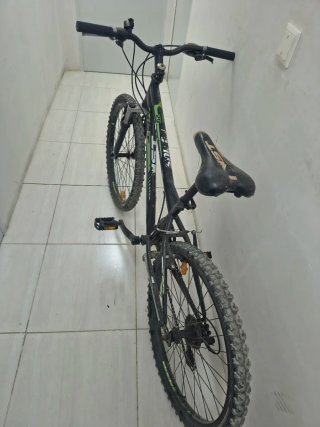 Bicicleta infantil negra