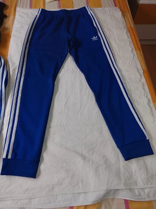Chaqueta Adidas Azul con Rayas Blancas