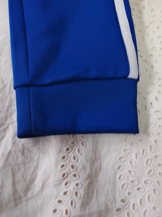 Chaqueta Adidas Azul con Rayas Blancas