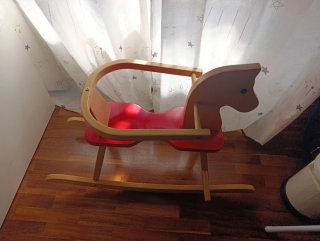 Caballito de madera para niños