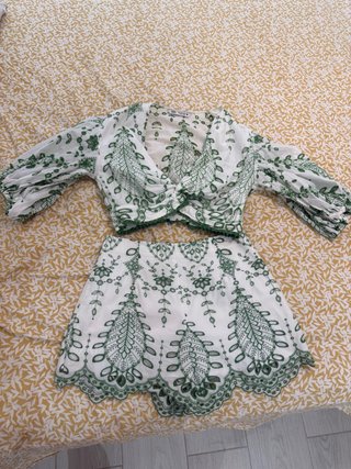 Conjunto Zara Top y Falda Bordado Verde