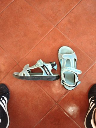 Sandalias niño azul y blanco