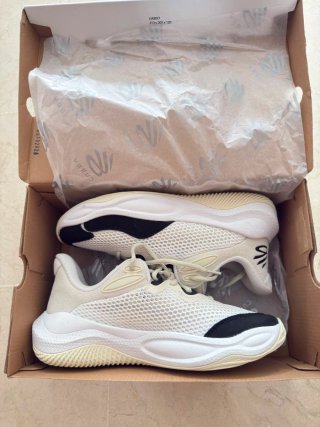 Under Armour Curry Talla 41 Beige/Blanco