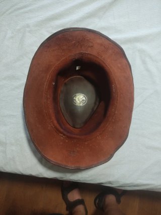 Sombrero de piel vacuno marrón de Ávila