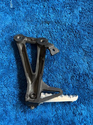 Estribera Trasera Derecha Yamaha MT09 14-20