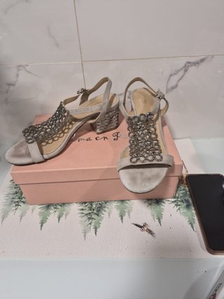 Sandalias Alma en Pena grises con pedrería