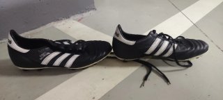 Botas de fútbol Adidas negras