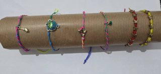 Pulseras con conchas y estrellas