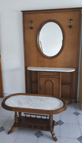 Recibidor y mesita de madera y mármol