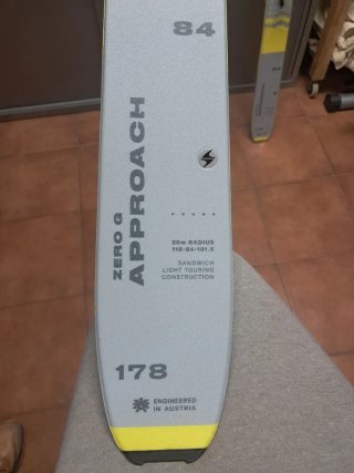 Sci Traversia Blizzard per scialpinismo e montagna