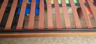 Cama de madera con somier,colchon y almohada juego