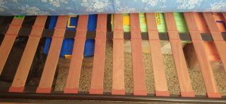 Cama de madera con somier,colchon y almohada juego