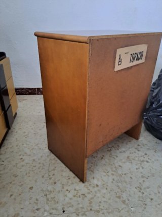 Mesita de noche de madera