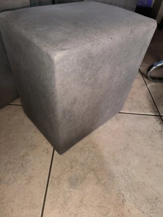 4 puffs de sofá grises