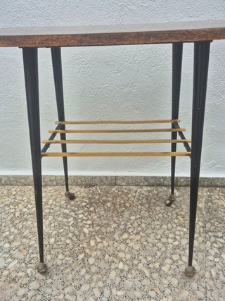 Mesa auxiliar television antigua madera y metal