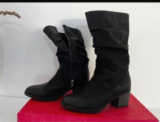 Botas negras de mujer