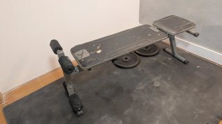 Bicicleta estática y bancos gimnasio
