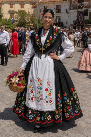 Refajo con bordados florales