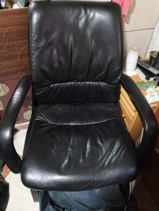 Poltrona da ufficio in pelle nera