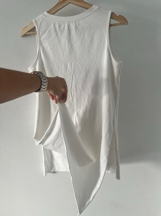 Camiseta sin mangas con estampado de zapatillas