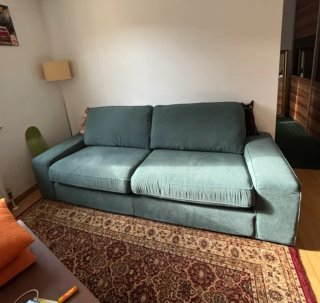Materasso, tavolo, divano, mobile TV, cassettiera