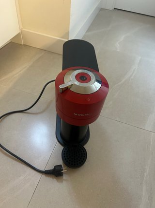 Cafetera Nespresso Vertuo Roja