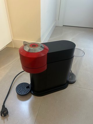 Cafetera Nespresso Vertuo Roja