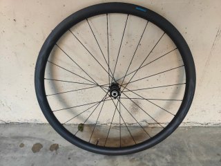 Ruote Shimano GRX 870 in carbonio.