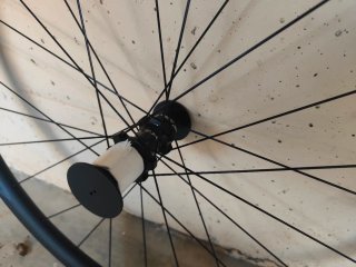 Ruote Shimano GRX 870 in carbonio.