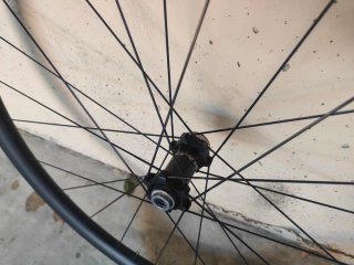 Ruote Shimano GRX 870 in carbonio.