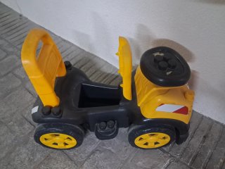 Correpasillos camión bebé amarillo