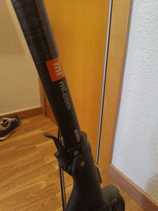 Patinete eléctrico gris