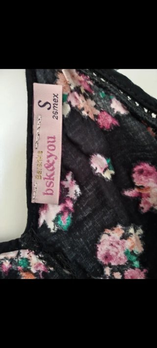 Top floral negro con flecos Talla S