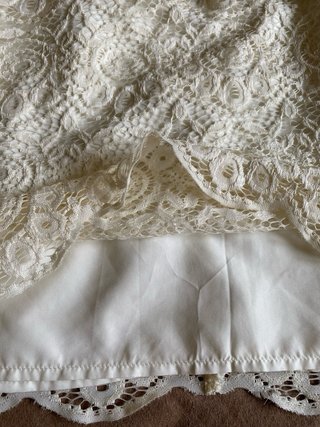 Falda Hollister encaje crema forrada T.0