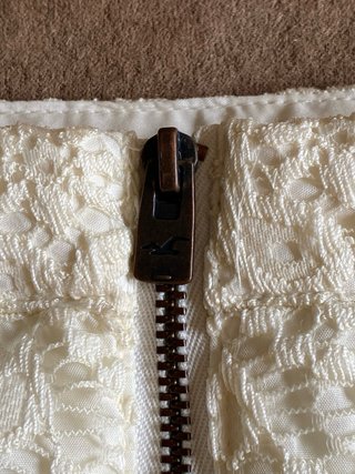 Falda Hollister encaje crema forrada T.0