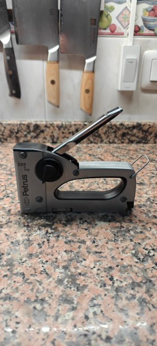 Clavadora Petrus 330 Top (con maletín y grapas)