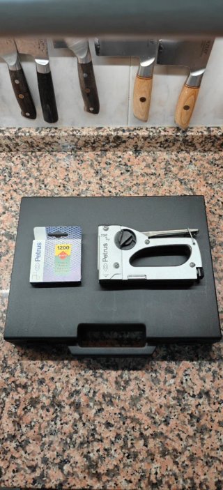 Clavadora Petrus 330 Top (con maletín y grapas)