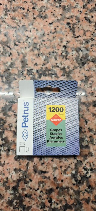 Clavadora Petrus 330 Top (con maletín y grapas)