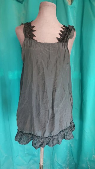 Blusa blanca con estampado de figuras