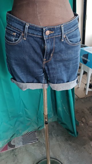 Blusa blanca con estampado de figuras