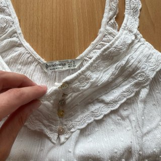 Top blanco Stradivarius con encaje