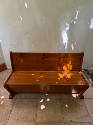 Mesa y banco de madera de pino maciza