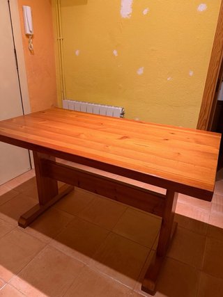 Mesa y banco de madera de pino maciza